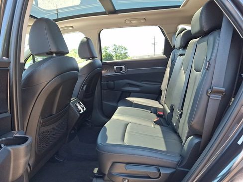 Used 2024 Kia Sorento S w/ Panoramic Sunroof Package FWD image 10