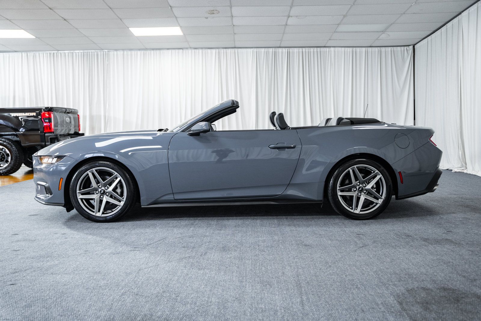 Used 2024 Ford Mustang Convertible RWD image 22