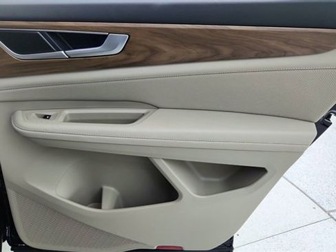 Used 2025 Volkswagen Atlas SE image 27