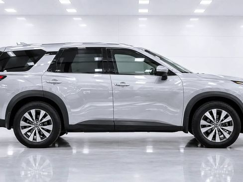Used 2024 Nissan Pathfinder S AWD/4WD image 6