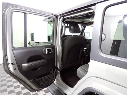 Used 2022 Jeep Wrangler Unlimited Sahara AWD/4WD image 32