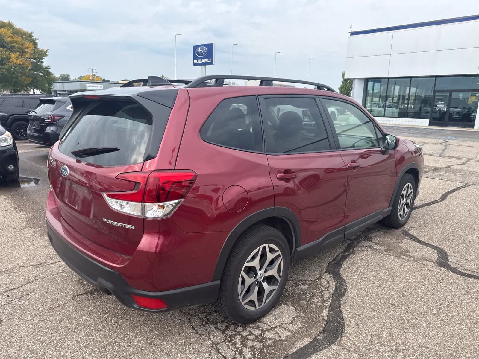 Used 2024 Subaru Forester Premium AWD/4WD image 3