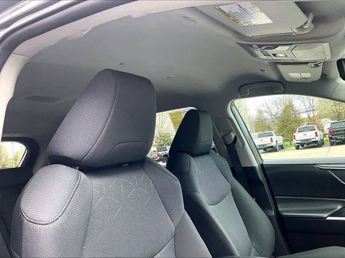 Used 2025 Toyota RAV4 XLE AWD/4WD image 22