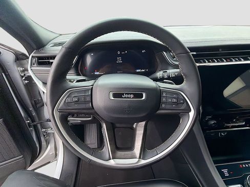 Used 2024 Jeep Grand Cherokee Limited image 40