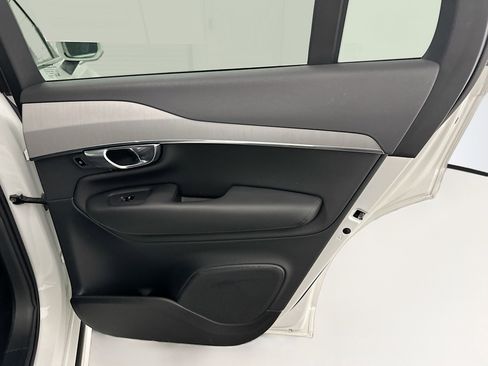 Used 2025 Volvo XC90 B5 Core image 34