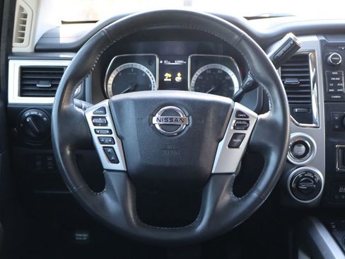 Used 2017 Nissan Titan SV image 19