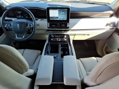Used 2021 Lincoln Navigator Reserve w/ Luxury Package image 24