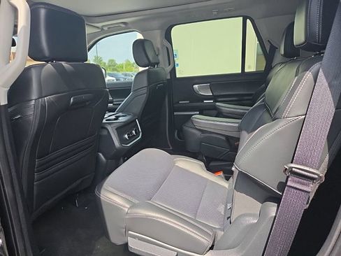 Used 2025 Ford Expedition Platinum AWD/4WD image 13