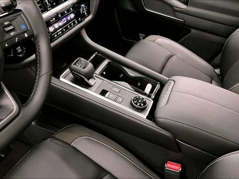 New 2026 Nissan Pathfinder SL w/ SL Premium Package AWD/4WD image 9