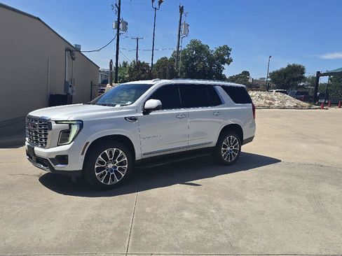 Used 2025 GMC Yukon Denali w/ LPO, Floor Liner Package AWD/4WD image 1