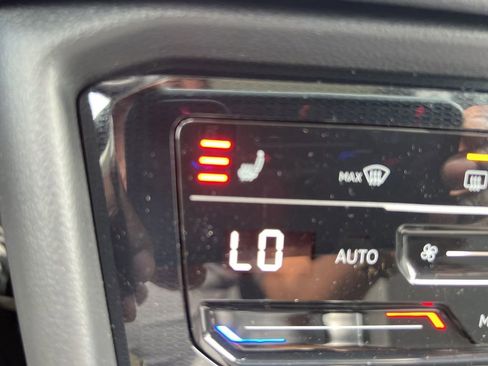 New 2025 Volkswagen Taos SE image 24