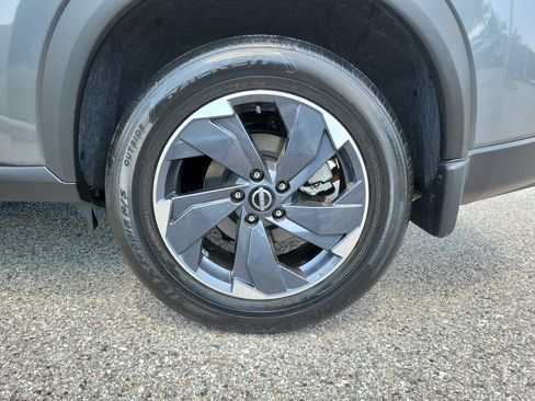 Certified 2024 Nissan Rogue SV FWD image 10