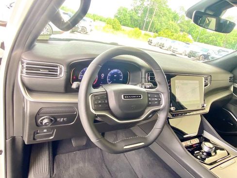 Used 2025 Jeep Wagoneer L Series II AWD/4WD image 14