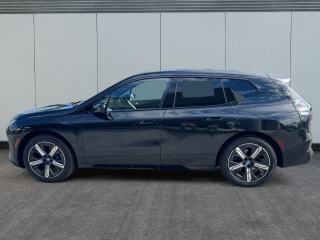 Used 2024 BMW iX xDrive50 w/ Sport Package AWD/4WD image 2