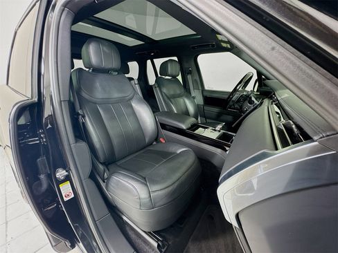 Used 2024 Land Rover Range Rover SE image 26