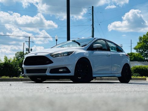 Used 2017 Ford Focus ST FWD image 2
