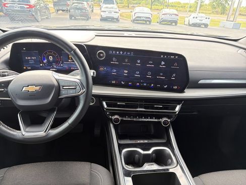 Used 2025 Chevrolet Traverse LT FWD image 20