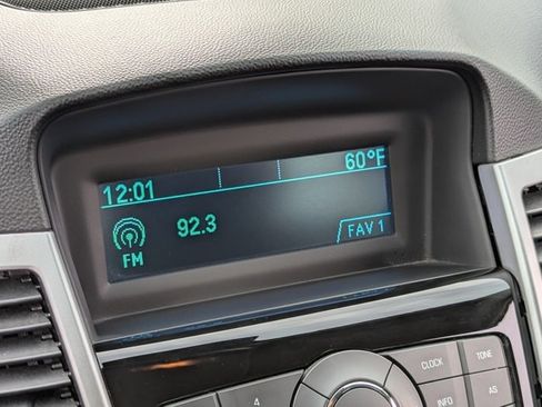 Used 2015 Chevrolet Cruze LT image 17