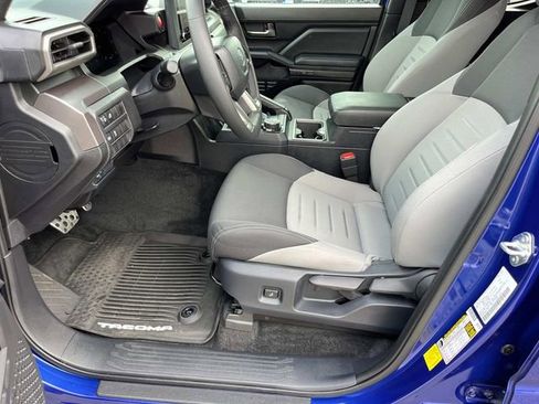 Used 2025 Toyota Tacoma TRD Sport AWD/4WD image 24