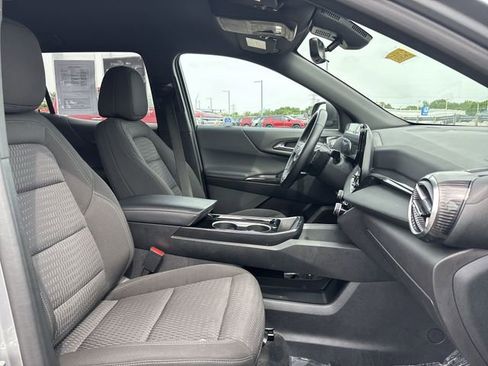 Used 2025 Chevrolet Equinox LT w/ Safety and Technology Package FWD image 18