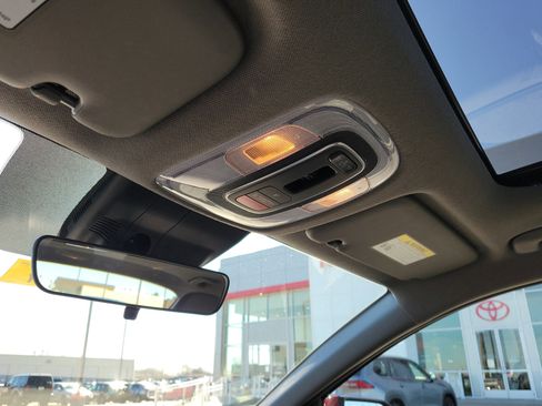 Used 2025 Hyundai Elantra SEL image 30