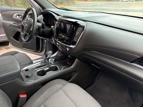 Used 2023 Chevrolet Traverse LT image 30