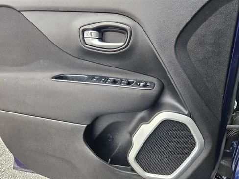 Used 2019 Jeep Renegade Latitude w/ Cold Weather Group image 21