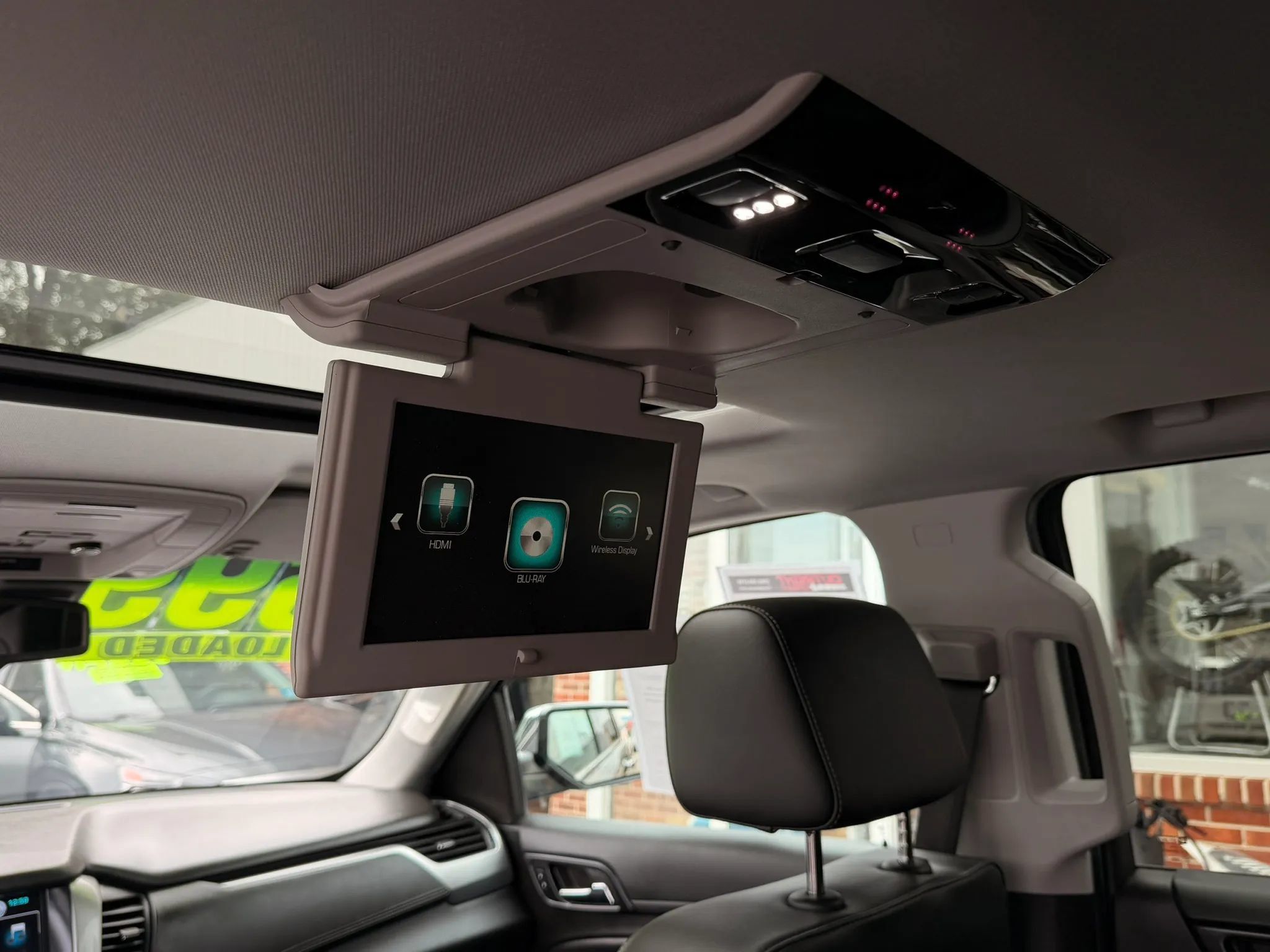 Used 2018 Chevrolet Tahoe Premier AWD/4WD image 15