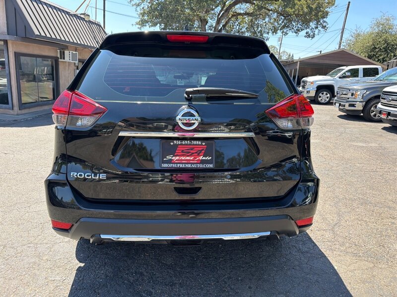 Used 2020 Nissan Rogue S FWD image 10