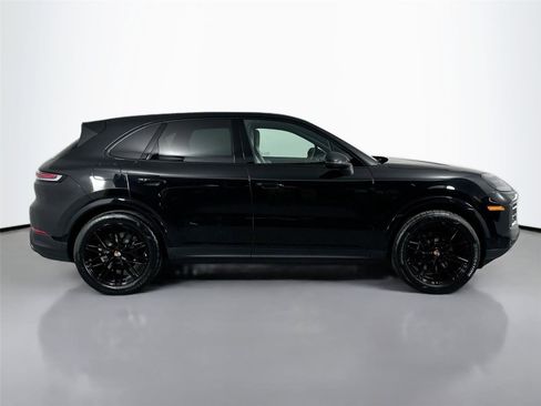 Certified 2025 Porsche Cayenne E-Hybrid AWD/4WD image 8