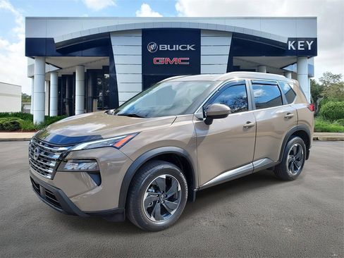 Used 2024 Nissan Rogue SV w/ SV Premium Package image 2