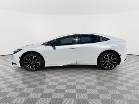 Used 2023 Toyota Prius Prime FWD image 4