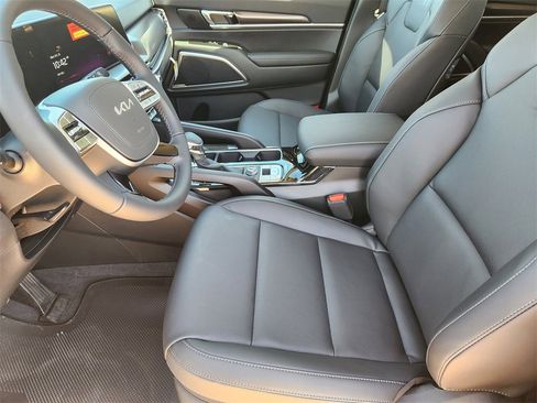 New 2025 Kia Telluride S image 9