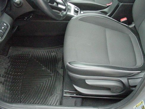 Used 2022 Hyundai Venue Limited image 10