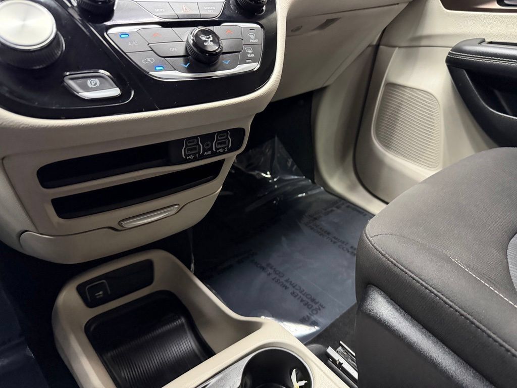 Used 2023 Chrysler Voyager LX FWD image 26