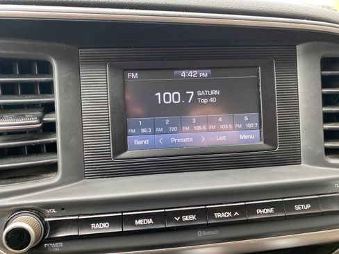 Used 2019 Hyundai Elantra SE FWD image 16