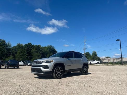 Used 2025 Jeep Compass Limited w/ Elite Group AWD/4WD image 2