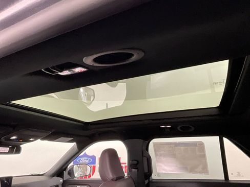 New 2026 Ford Explorer Platinum image 22