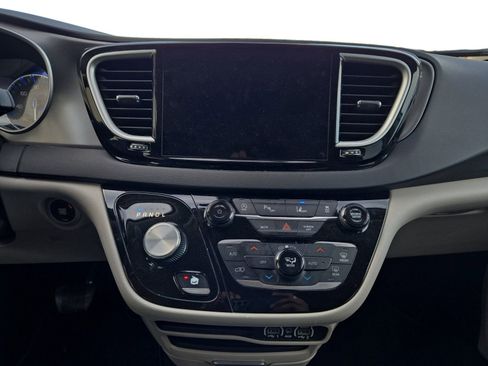 Certified 2023 Chrysler Pacifica Touring-L FWD image 15
