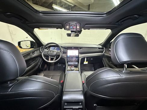 New 2025 Jeep Grand Cherokee Limited w/ Black Appearance Package image 22