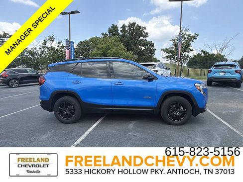 Used 2024 GMC Terrain AT4 AWD/4WD image 2