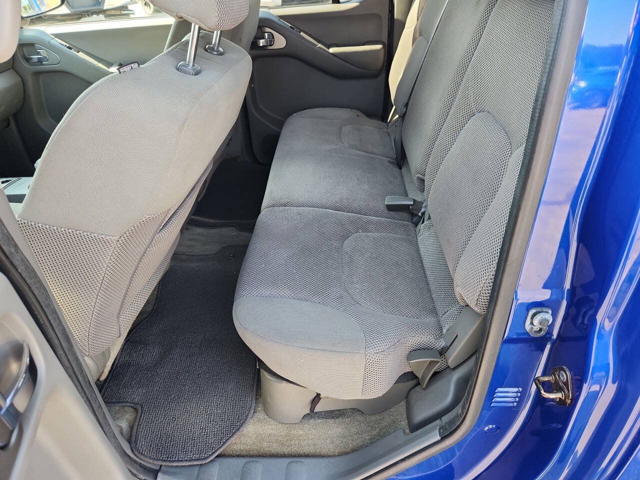 Used 2015 Nissan Frontier SV w/ SV Value Truck Package RWD image 16
