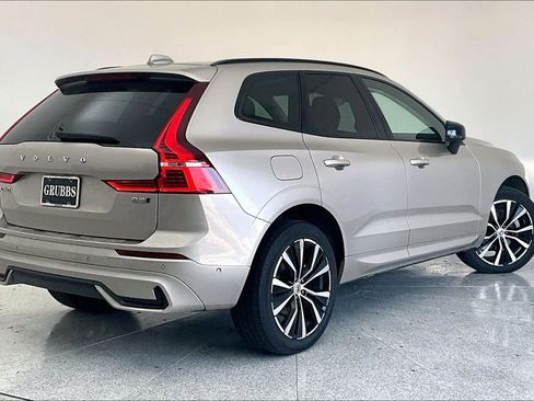 Used 2024 Volvo XC60 B5 Plus image 2