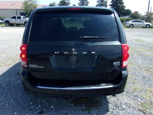 Used 2016 Dodge Grand Caravan SXT FWD image 6