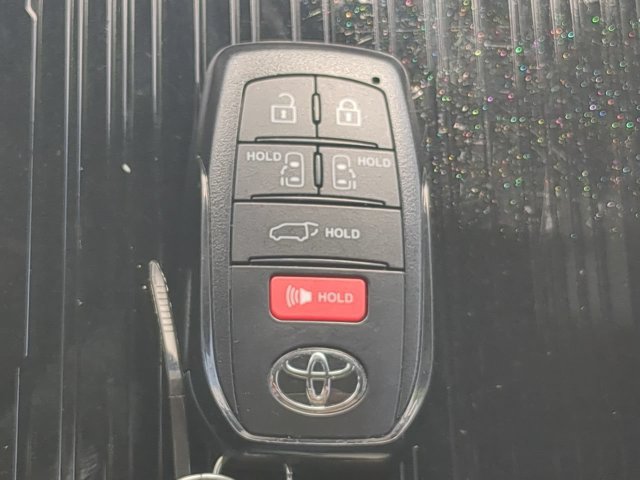 Certified 2026 Toyota Sienna XSE FWD image 28