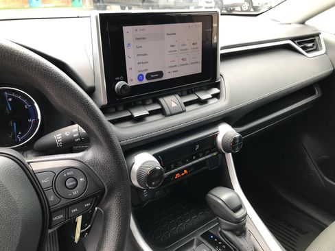 Certified 2025 Toyota RAV4 LE AWD/4WD image 17