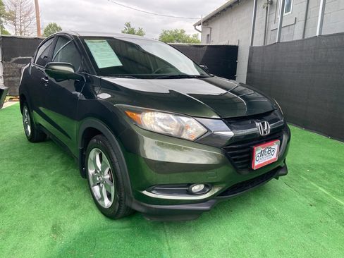Used 2017 Honda HR-V EX image 2