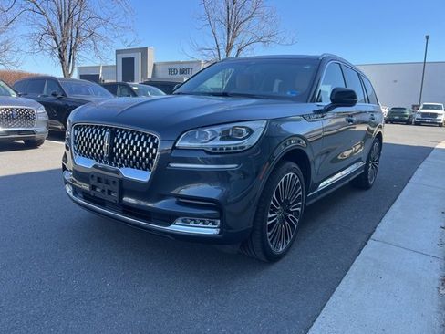 Used 2023 Lincoln Aviator Black Label w/ Class IV Trailer Tow Package image 3
