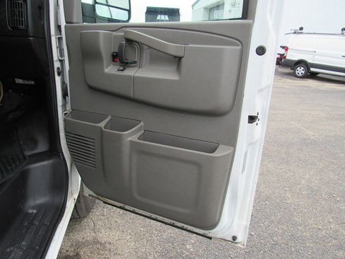 Used 2017 Chevrolet Express 2500 RWD image 12