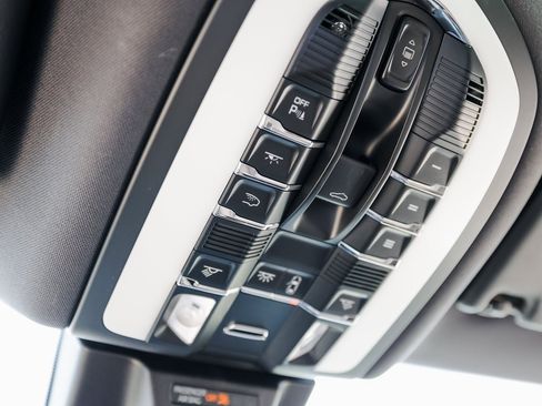 Used 2025 Porsche Macan image 21